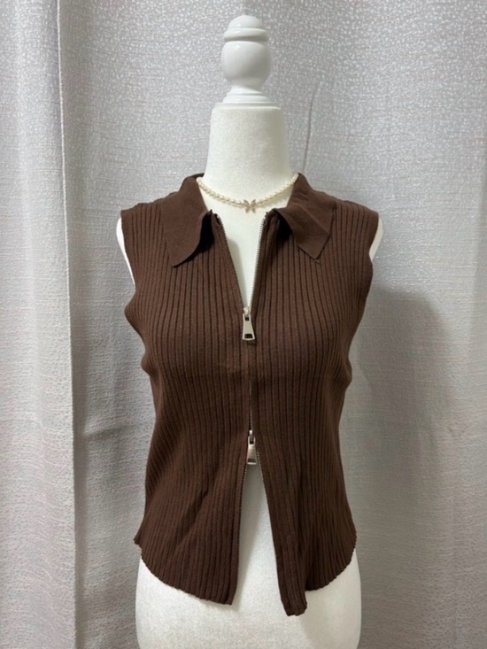 Jon & Anna Tops - Y2k Women’s Jon & Anna Brown Ribbed Sleeveless Zip-Front Top Size Small, 90s